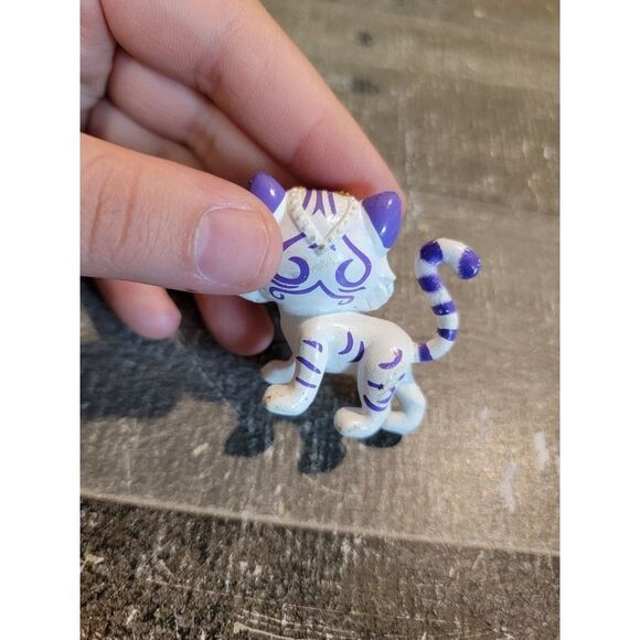 Viacom white purple tiger princess toy figure - Picture 5 of 5